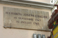 2 rue de la Bourse, plaque en mémoire de Joseph Charlier et enseigne "Au Grand Tambour".