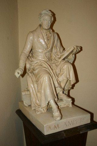 Musée Ampère, modèle réduit de la statue de la place Ampère à Lyon de Textor.