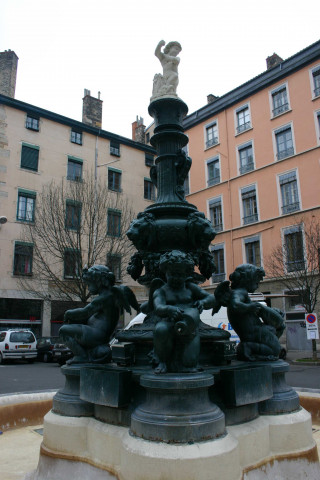 Fontaine de Joseph-Gustave Bonnet et de la fonderie Barbezat, vue d'ensemble.