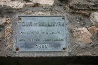 19 rue des Macchabées, plaque de la tour Bellièvre.