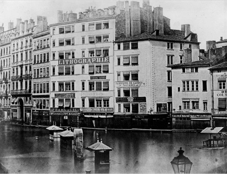 La place des Jacobins inondée en 1856 (cote : 1PH/120)