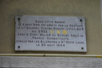 147 avenue du Maréchal-de-Saxe, plaque en mémoire du lieutenant-colonel Claude Robert Guillaud.