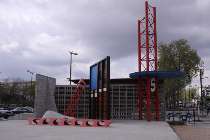Sculpture Kiosk de Karina Bisch.