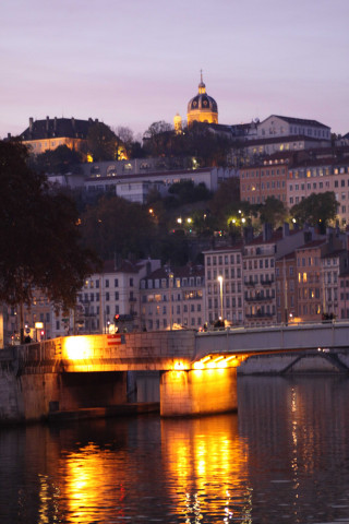 Colline de Fourvière au crépuscule.