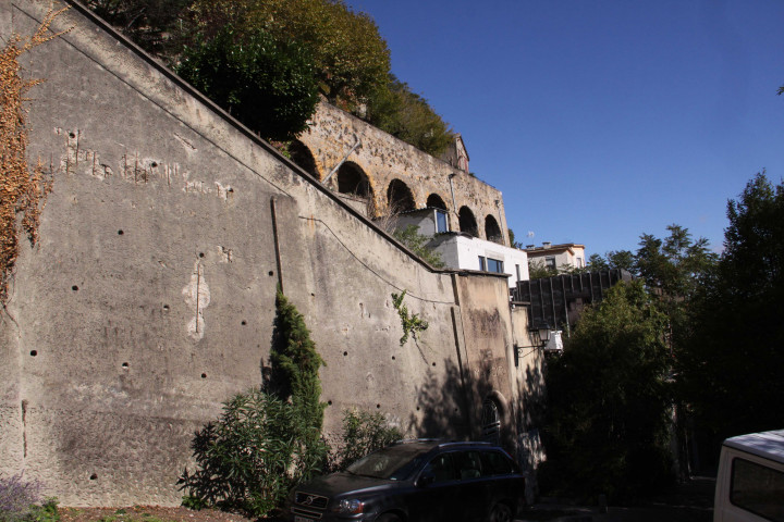 Vers la rue Armand-Caillat.