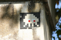 Passerelle Saint-Vincent, Space Invader.