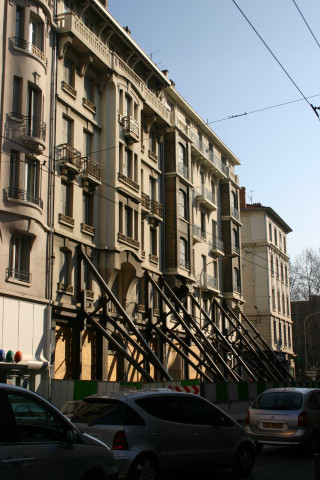 Angle du cours Lafayette et de la rue Barrier.