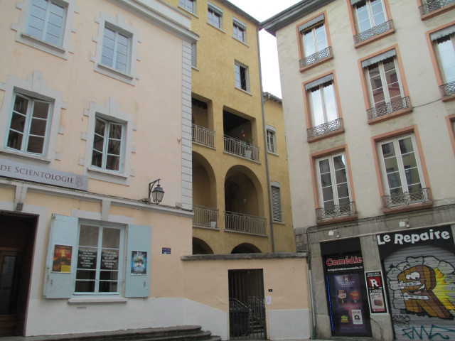 4 place des Capucins.