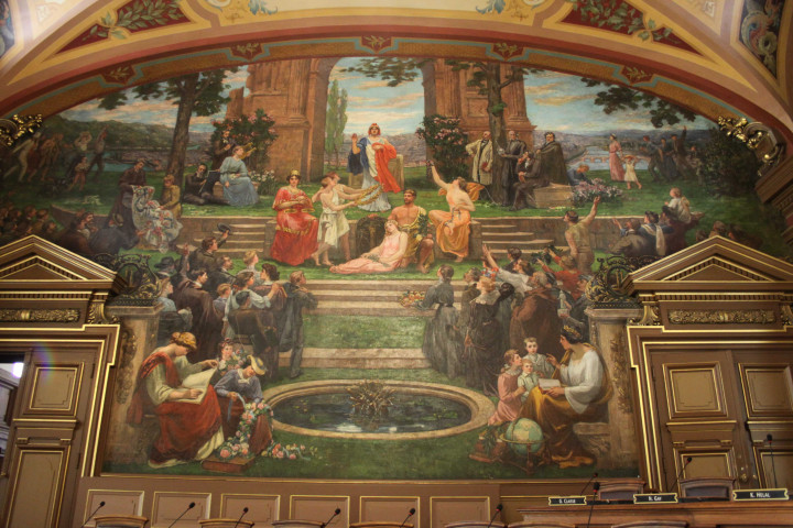 Hôtel-de-Ville, salle du Conseil, fresque sur le mur.