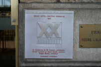 Château-Perrache, plaque label Patrimoine du XXe siècle.