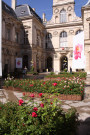 Hôtel-de-Ville, cour haute, congrès des roses.