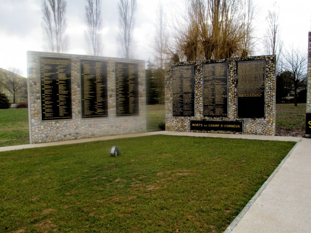 Ecole de santé militaire, Monument aux Morts de 1939-45.