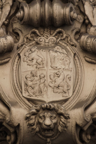 17 avenue Maréchal-Foch, fronton de la porte.