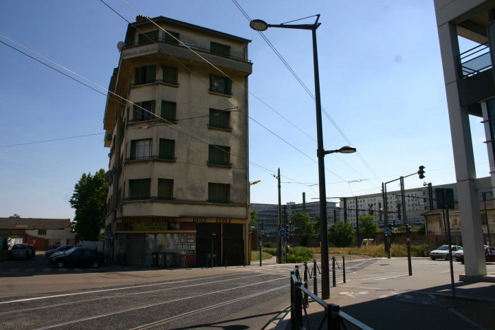 Rue Paul-Bert vers ligne SNCF et rue de la Villette, vue prise en direction du sud.