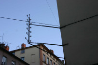 Angle sud-ouest rue Bugeaud et rue Molière, antenne.
