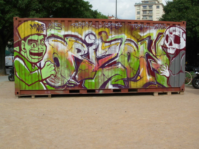 Vente aux enchéres de graffitis, conteners peints.