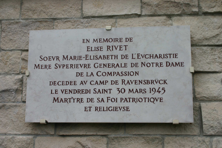 Plaque en mémoire d'Elise Rivet.