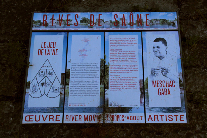 Programme d'art public River Movie, Œuvres de Meschac Gaba, panneau explicatif.