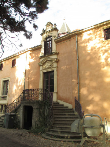 Vues du château de la Buire.