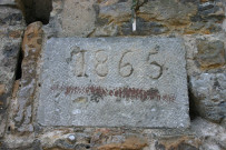 Face au 18 rue des Contrebandiers, inscription.