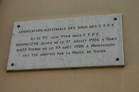 22 rue Guilloud, plaque en mémoire de Julien Solonczyk et Pierre Katz.