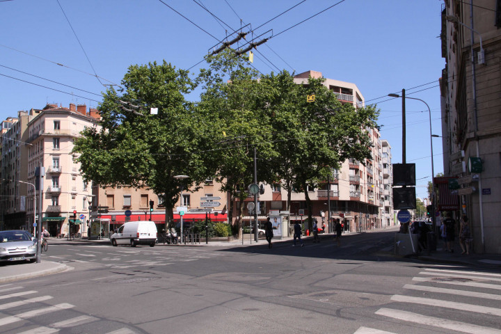 Place Rouget de l'Isle.