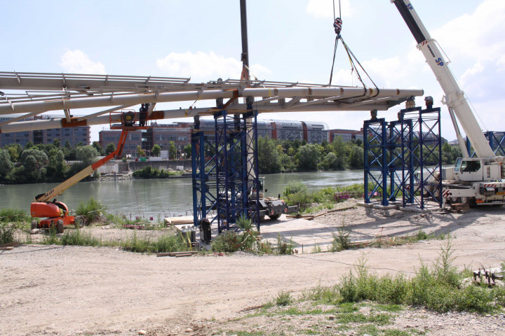 Construction de la Passerelle de la Paix.