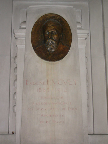 Stèle en mémoire de Eugène Huguet.