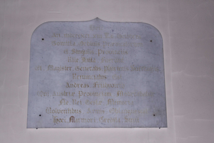 Plaque en latin.