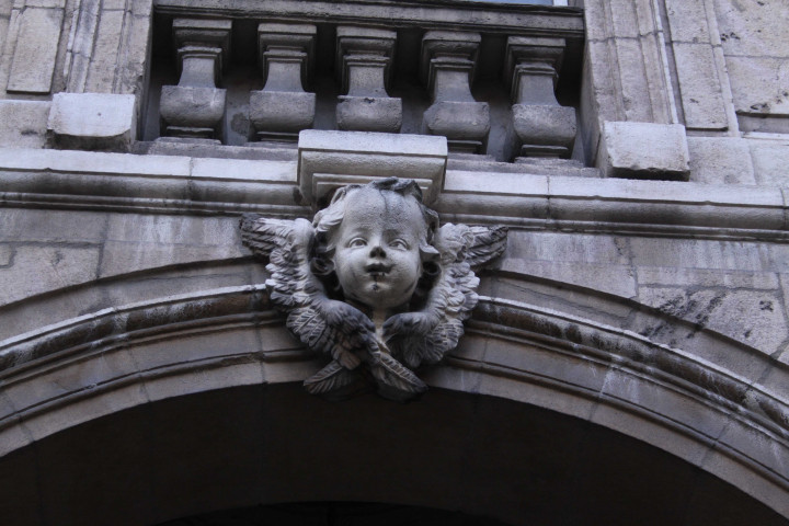 Chapelle, escalier de secours, le chœur, détail de sculptures dont Marthe et Marie et la Pietà de Fabisch, Pietà de Dufraine, Vierge de Mimerel.