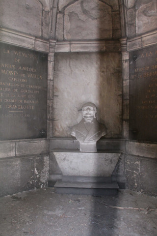 Tombe Combalot et de Bermond de Vaulx, intérieur.