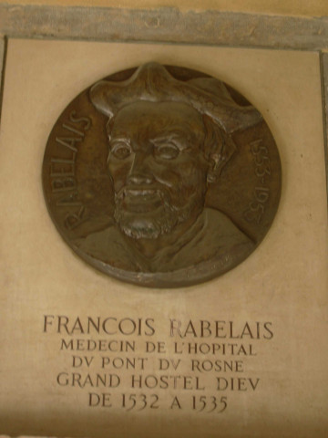 Hôpital de l'Hôtel-Dieu, intérieur du Grand-Dôme, plaques en mémoire de personnalités lyonnaises.