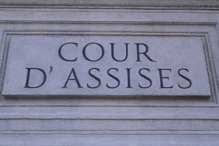 Plaque "cour d'assises".