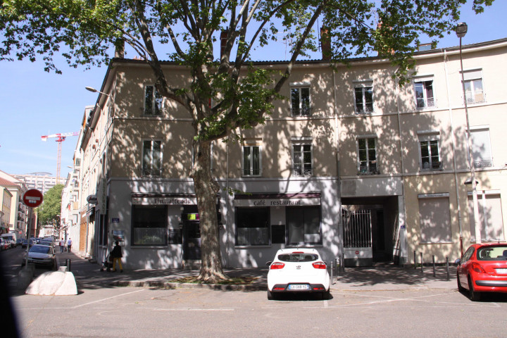 1 place Danton.