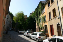 Vue sur le sommet du bâtiment de la Communauté du Chemin-Neuf.