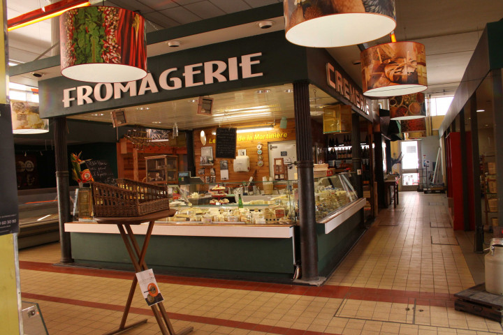 Halles de la Martinière, intérieur, fromagerie.