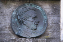 Médaillon de la statue à Maurice Bellemain.