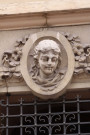 2 place Ambroise-Courtois, ornement de façade.