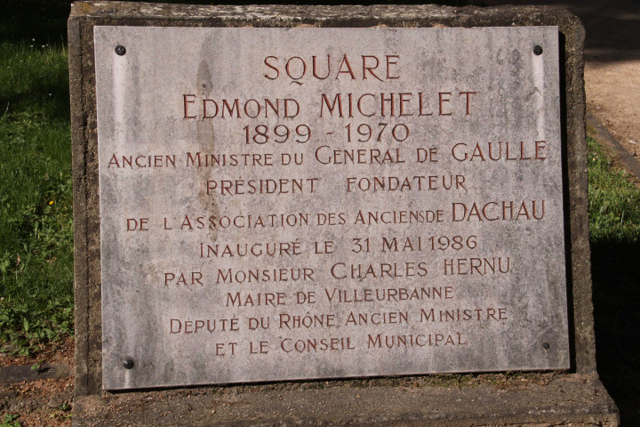 Square Edmond-Michelet, plaque.