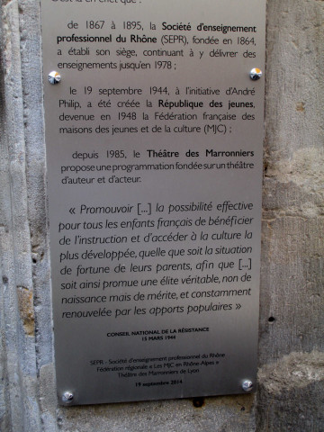 7 rue des Marronniers, plaques.