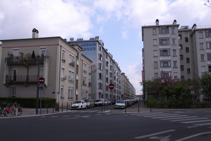 Rue Serpollières et Paul-Cazeneuve.