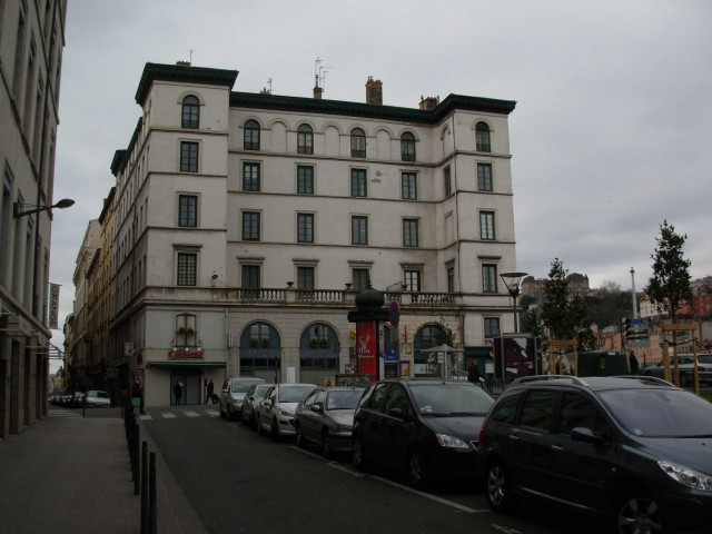 Place Antonin-Gourju.