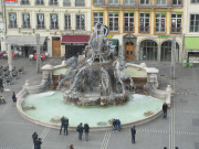 Fontaine Bartholdi vue du Palais Saint-Pierre.