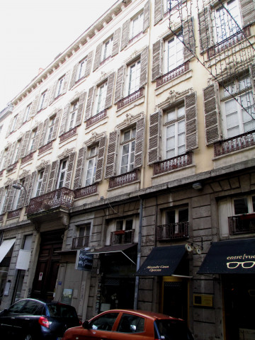 17 rue Auguste-Comte.