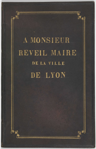 Cahier d'écriture réalisé par plusieurs élèves des frères des écoles chrétiennes de Lyon.
