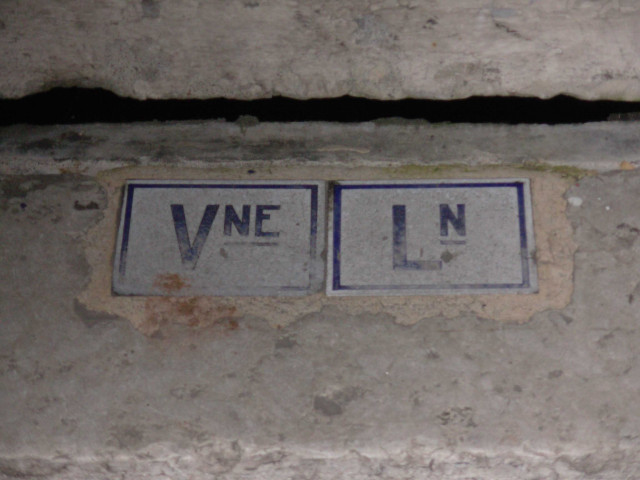 Angle nord-ouest de la rue Notre-Dame et de la rue de la Viabert, limite entre Lyon et Villeurbanne.