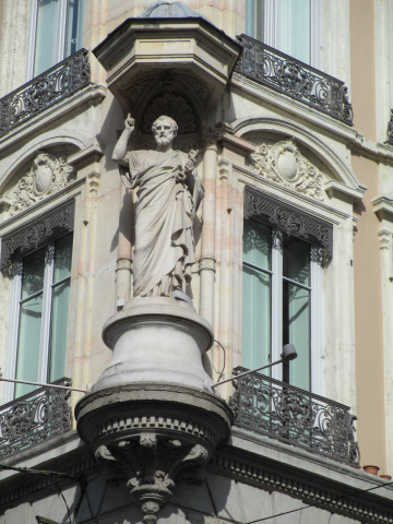 46 rue du Président-Édouard-Herriot, statue de la Vierge.