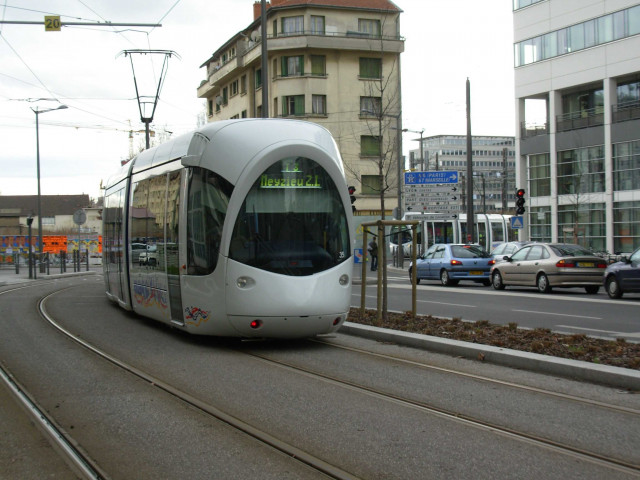 Angle de la rue de la Villette et de la rue Paul-Bert, ligne TCL T3.