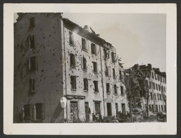 Bâtiment non identifié détruit par les bombardements.