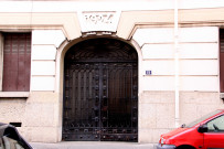 19 rue de la Viabert, porte.